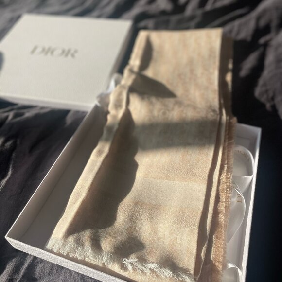BRAND NEW Dior luxury scarf: beige/cream/gold - Picture 11 of 14